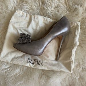 Badgley Mischka Silver Peep Toe Pumps w Beaded Bow